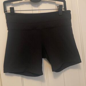 Lululemon mid rise shorts